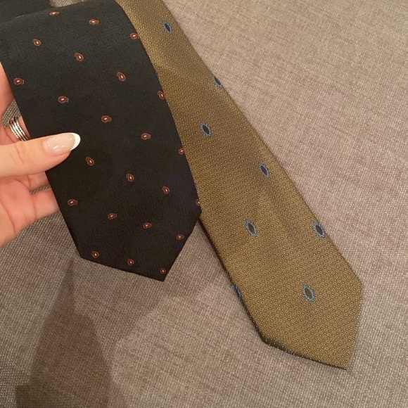 2 Hugo Boss ties - Picture 6 of 6